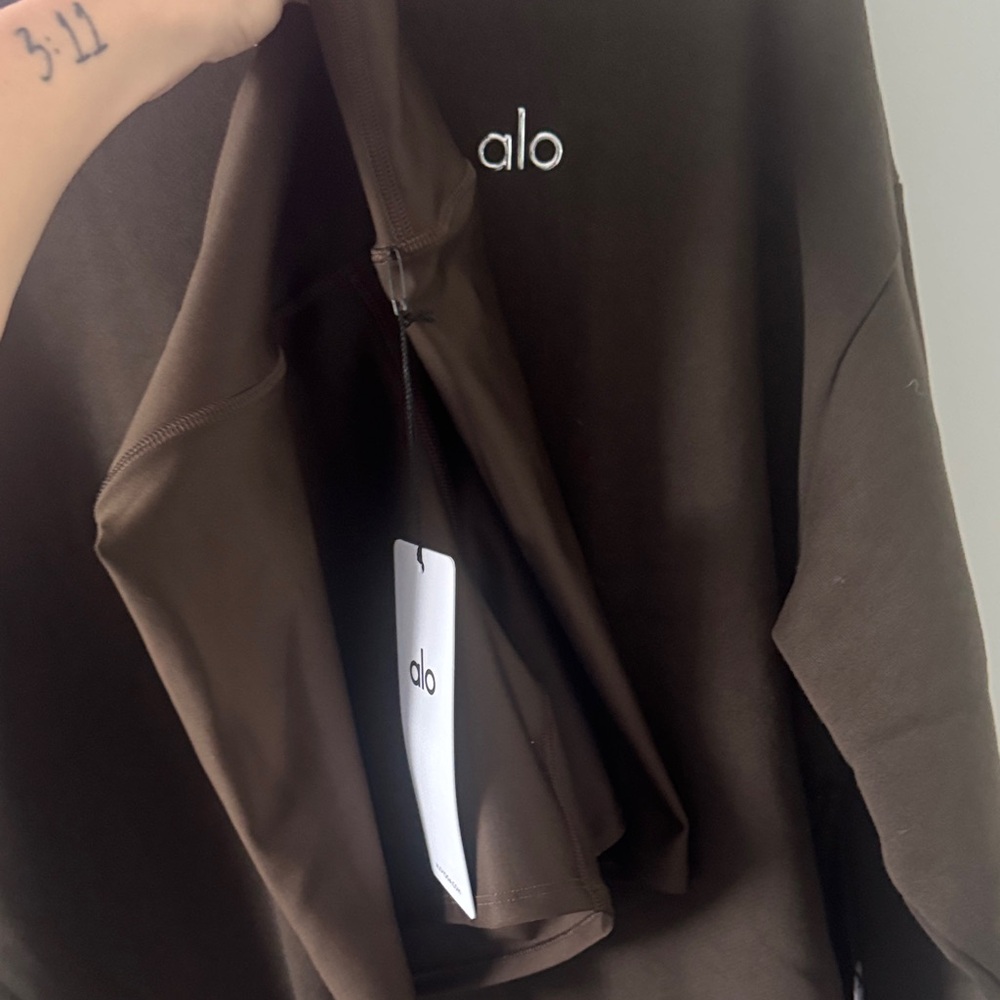 NWT!!! ALO SET (m) CREWNECK & SHORTS - Picture 10 of 15